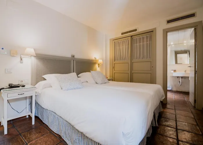 Palacio De Navas 3*