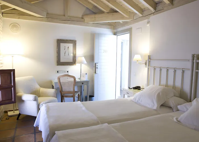 Palacio De Navas 3*