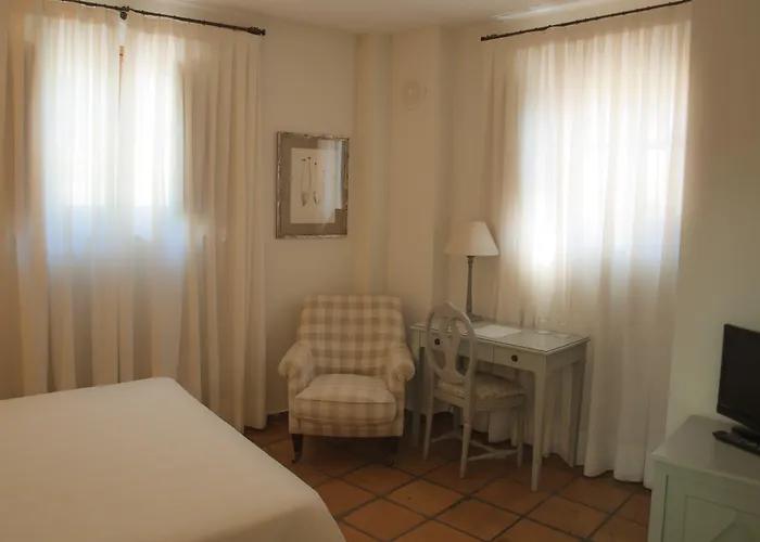 Palacio De Navas 3*